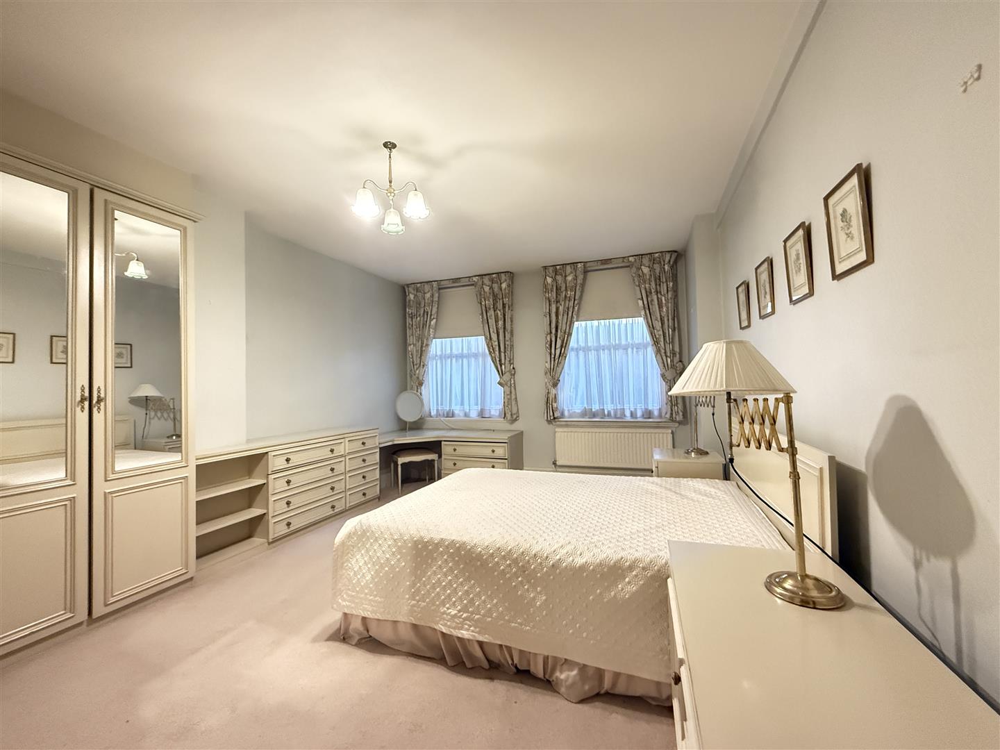 3 bed apartment for sale in Rutland Court, London 1