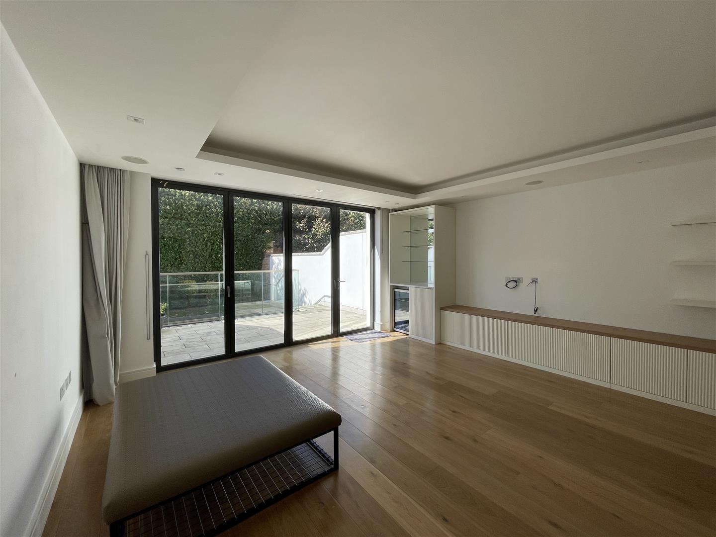 4 bed house to rent in Rainsborough Square, London, SW6