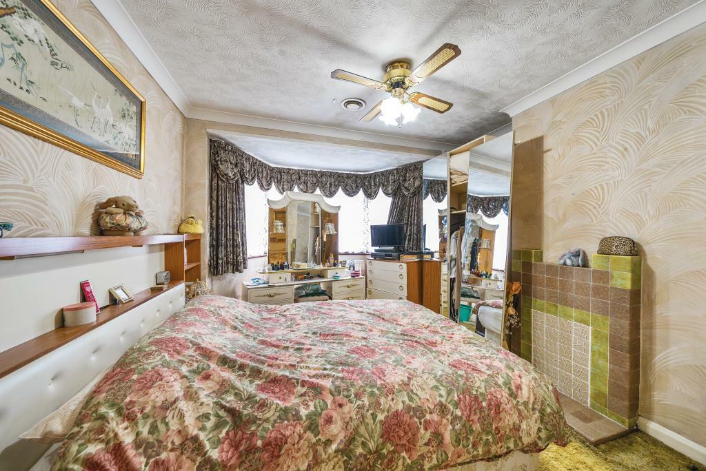 3 bed house to rent in Woolmead Avenue, London 3