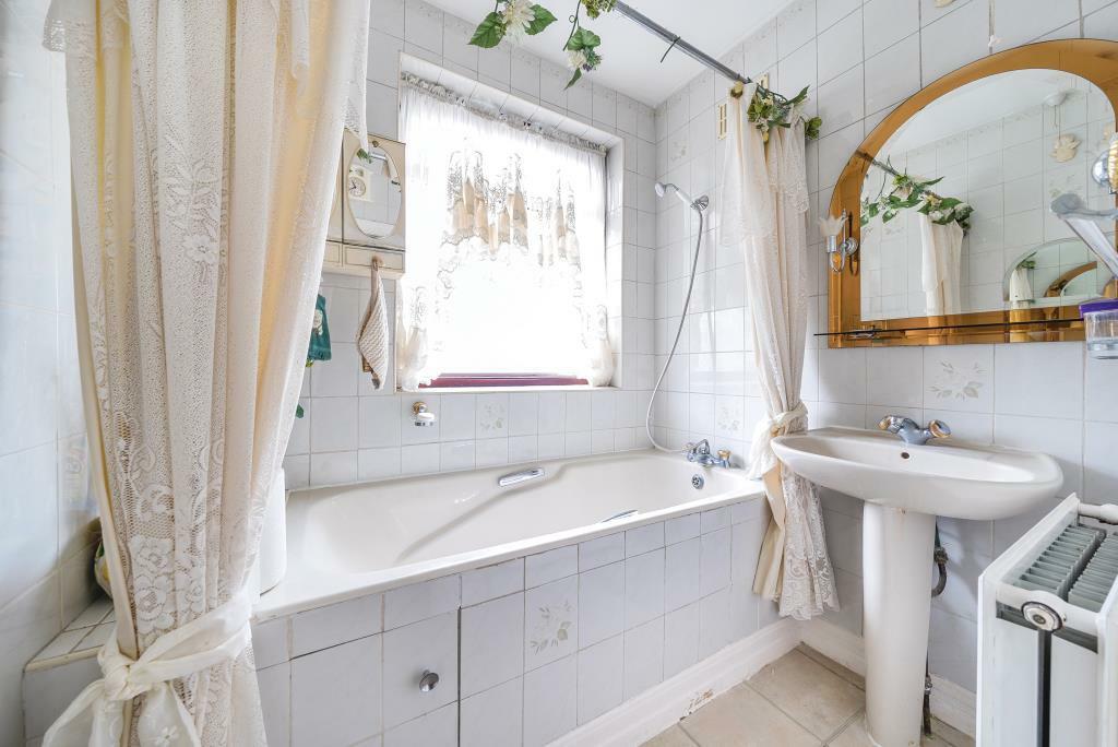 3 bed house to rent in Woolmead Avenue, London 7