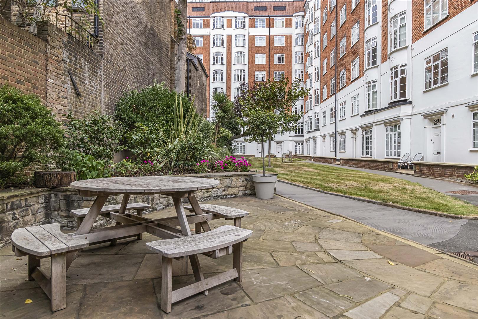 2 bed house to rent in Grove End Road, London  - Property Image 19