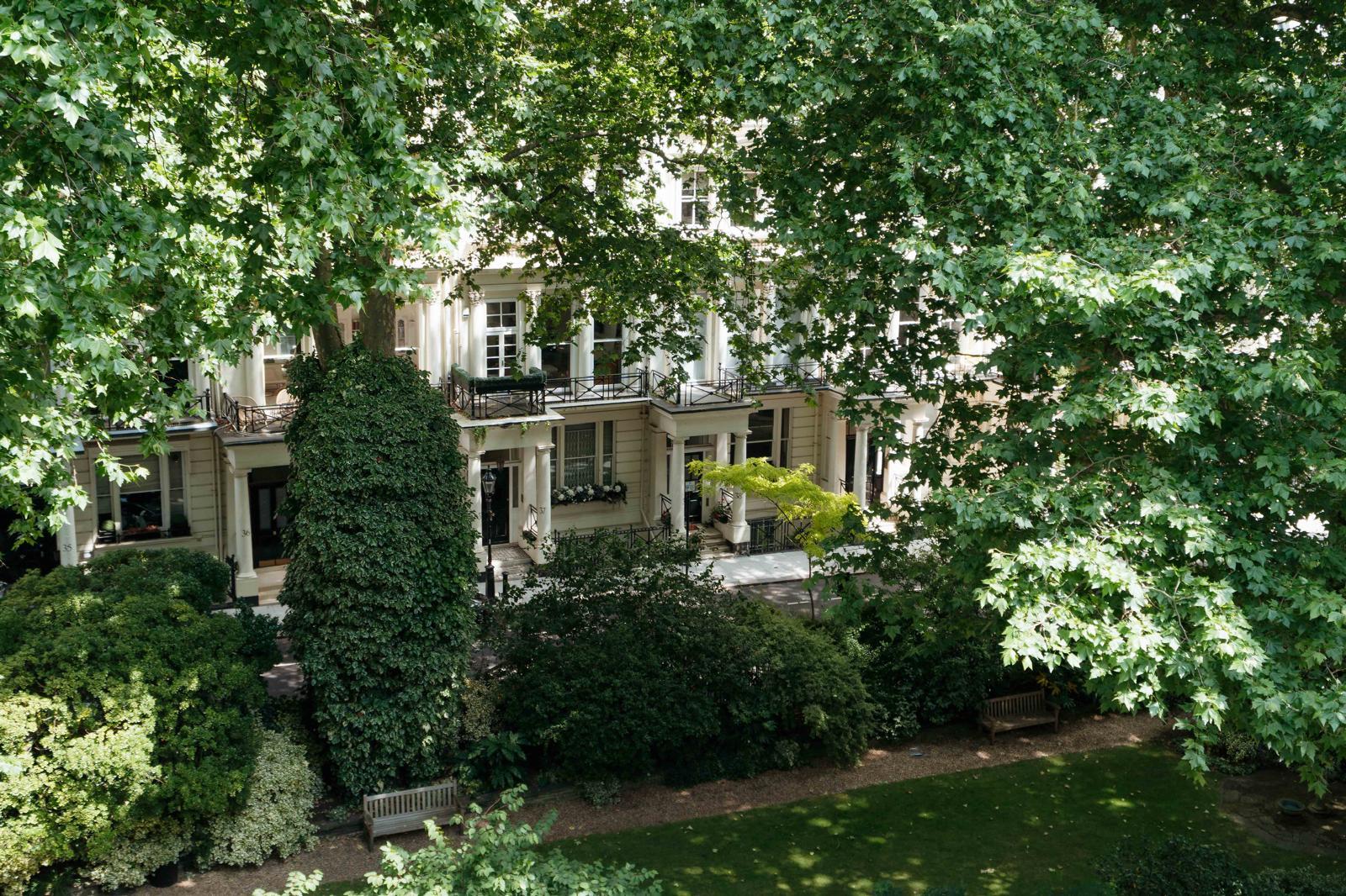 3 bed flat to rent in Rutland Gate, London 11