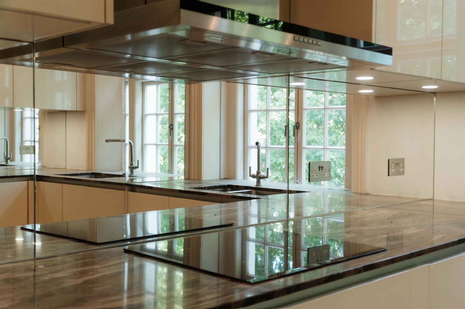 3 bed flat to rent in Rutland Gate, London 4