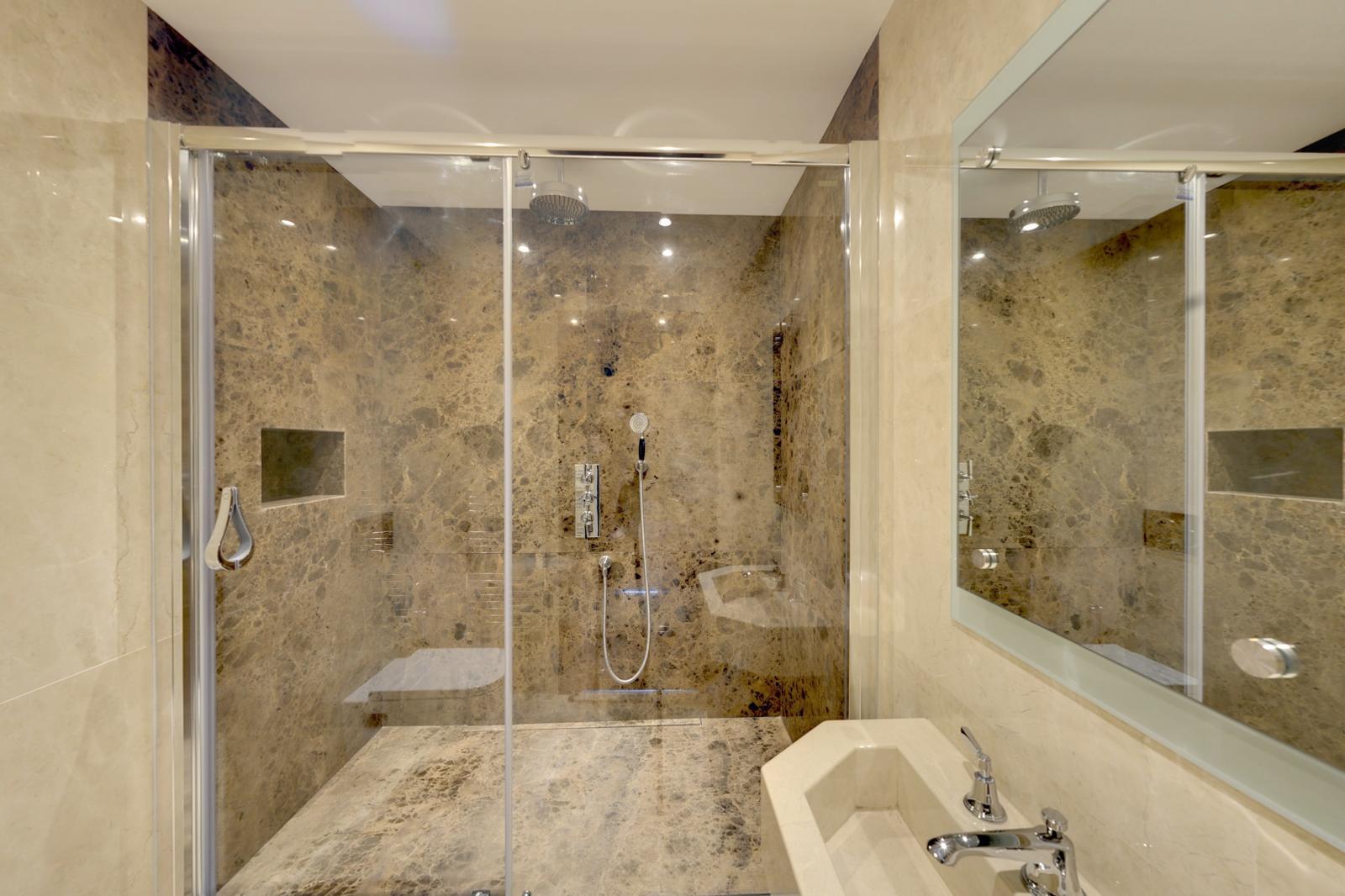 3 bed flat to rent in Rutland Gate, London 8