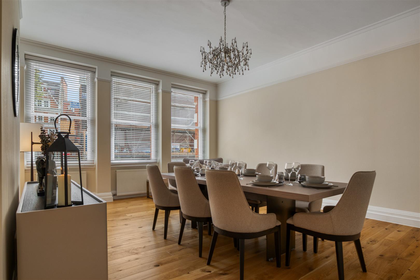 4 bed flat to rent in Kensington Court, London 7