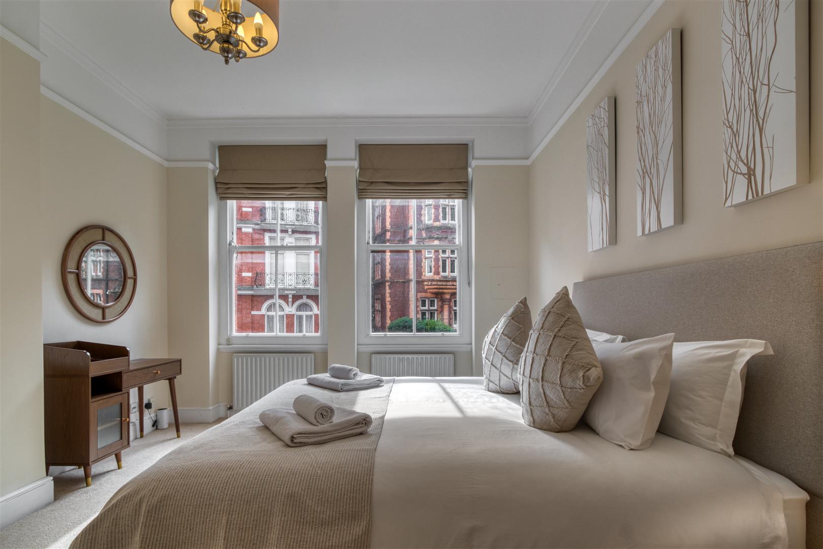 4 bed flat to rent in Kensington Court, London 22