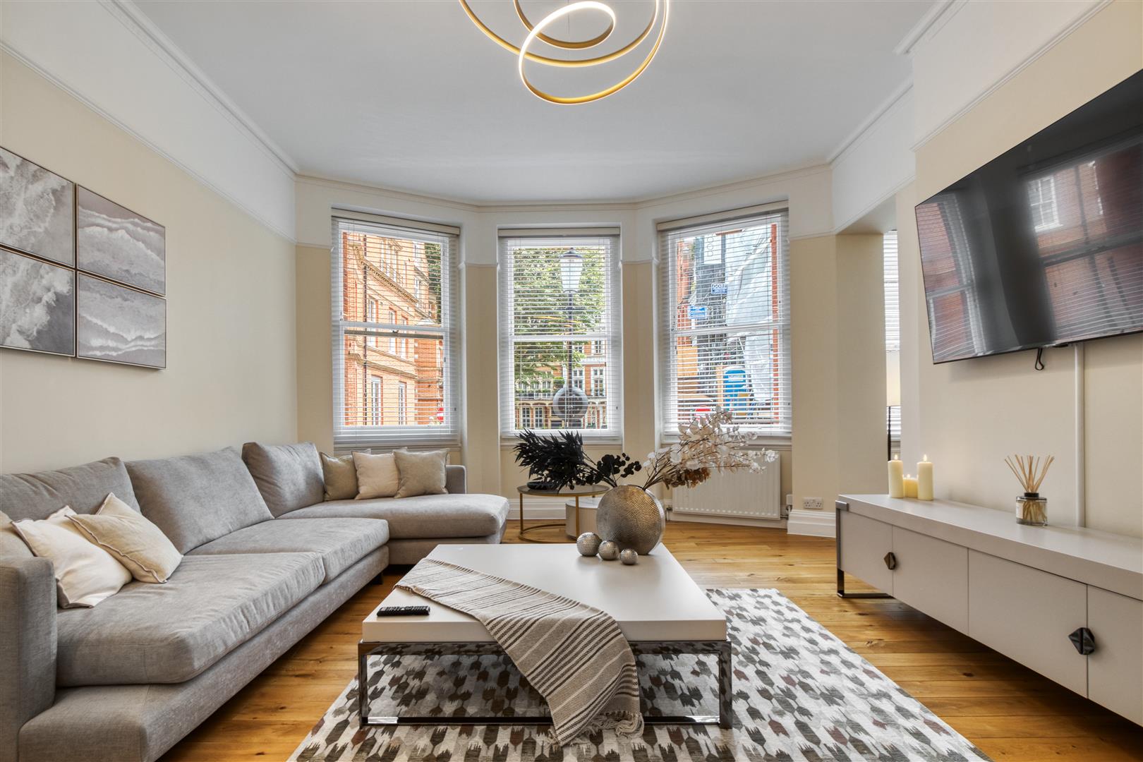 4 bed flat to rent in Kensington Court, London 4