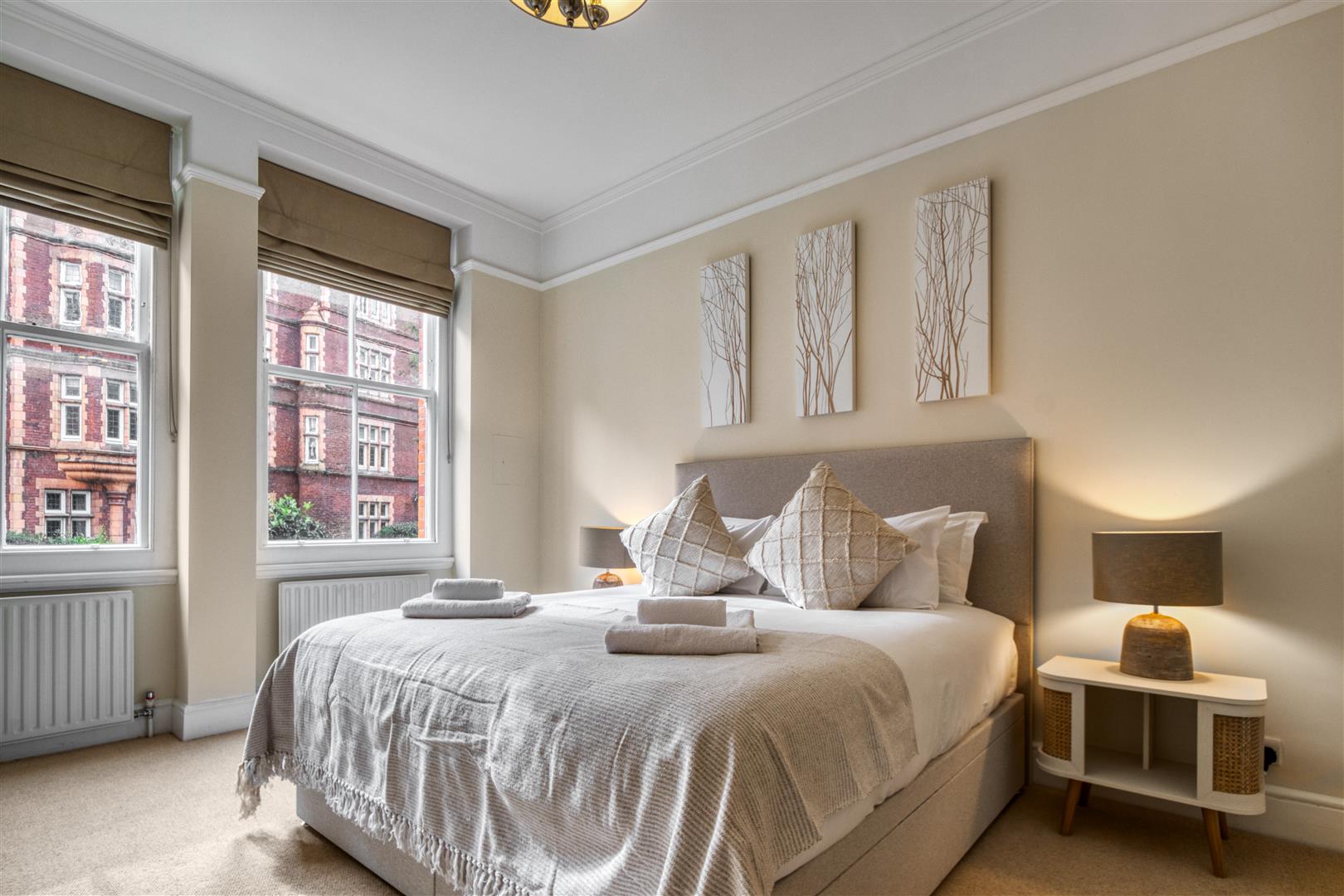 4 bed flat to rent in Kensington Court, London 21