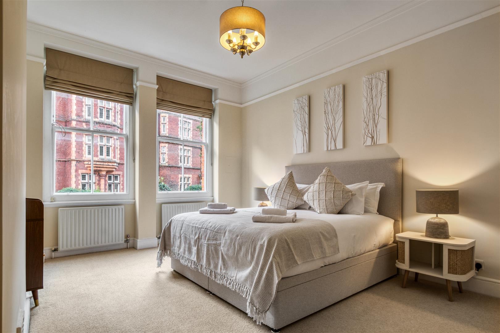 4 bed flat to rent in Kensington Court, London 19