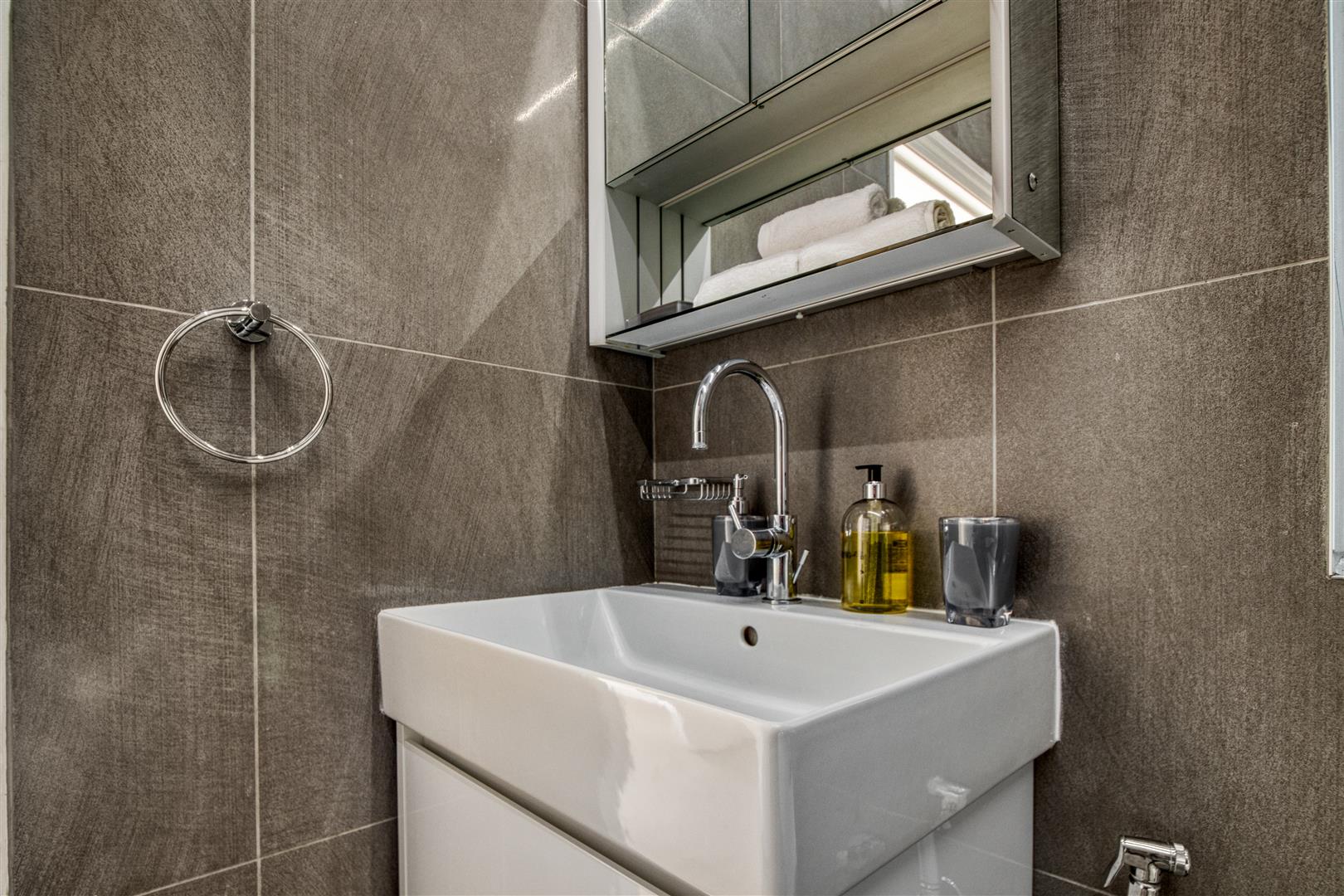 4 bed flat to rent in Kensington Court, London 32