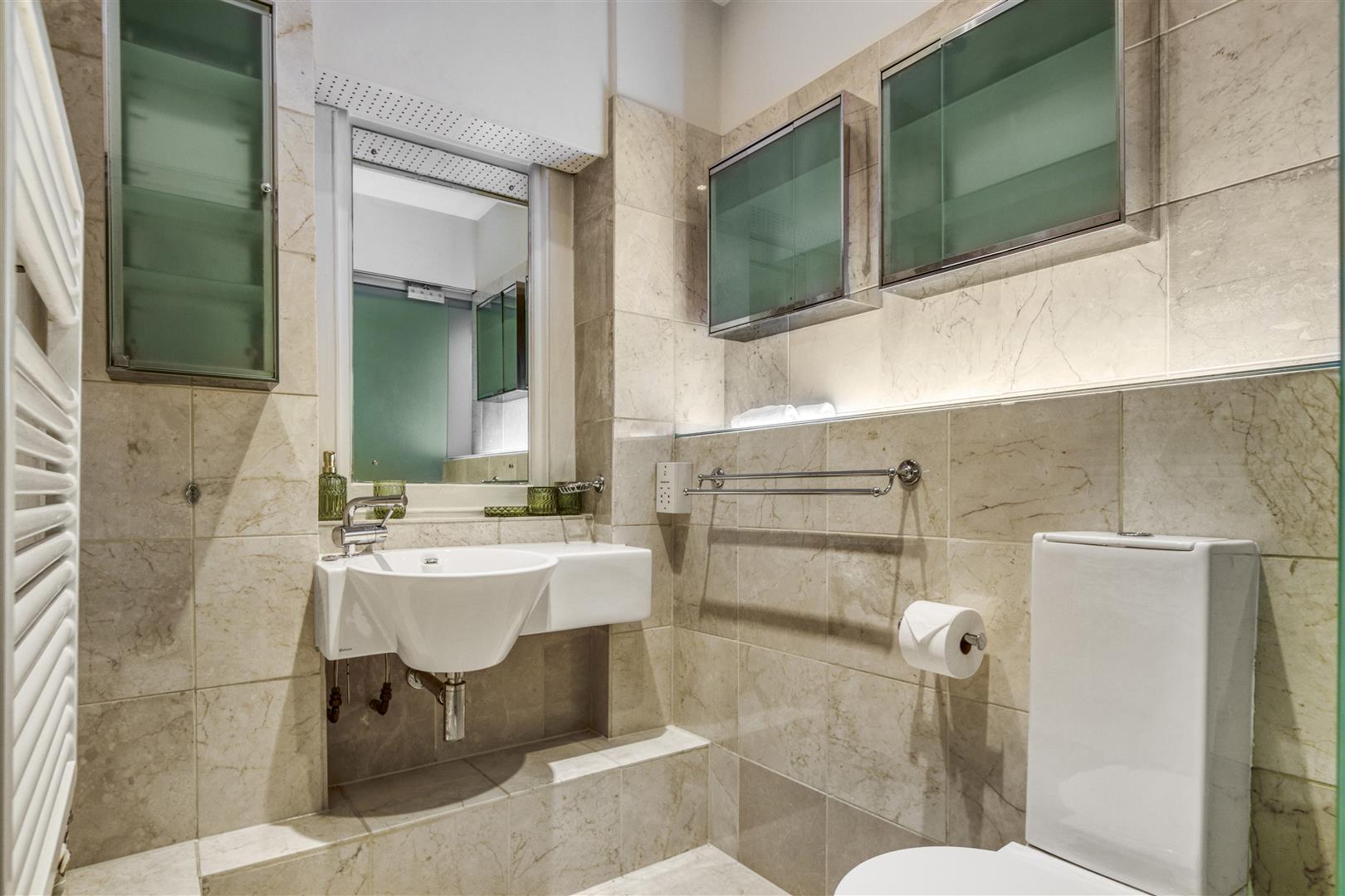 4 bed flat to rent in Kensington Court, London 37