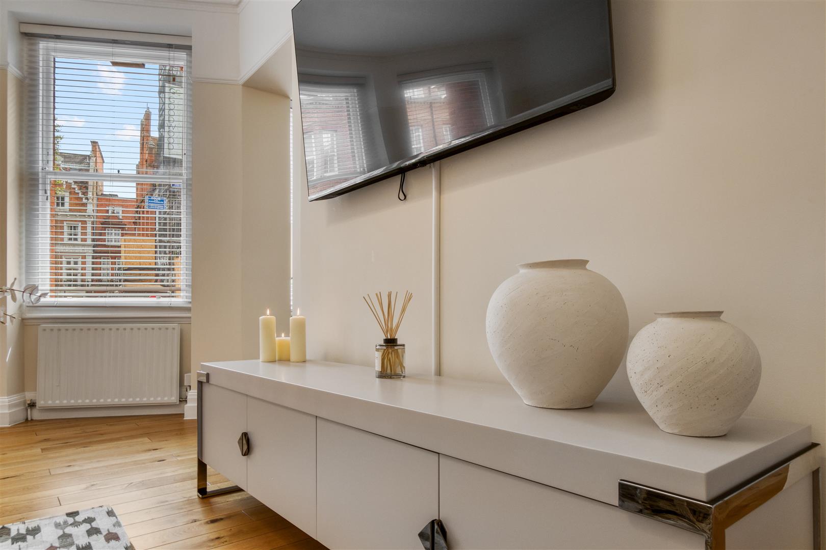 4 bed flat to rent in Kensington Court, London 5