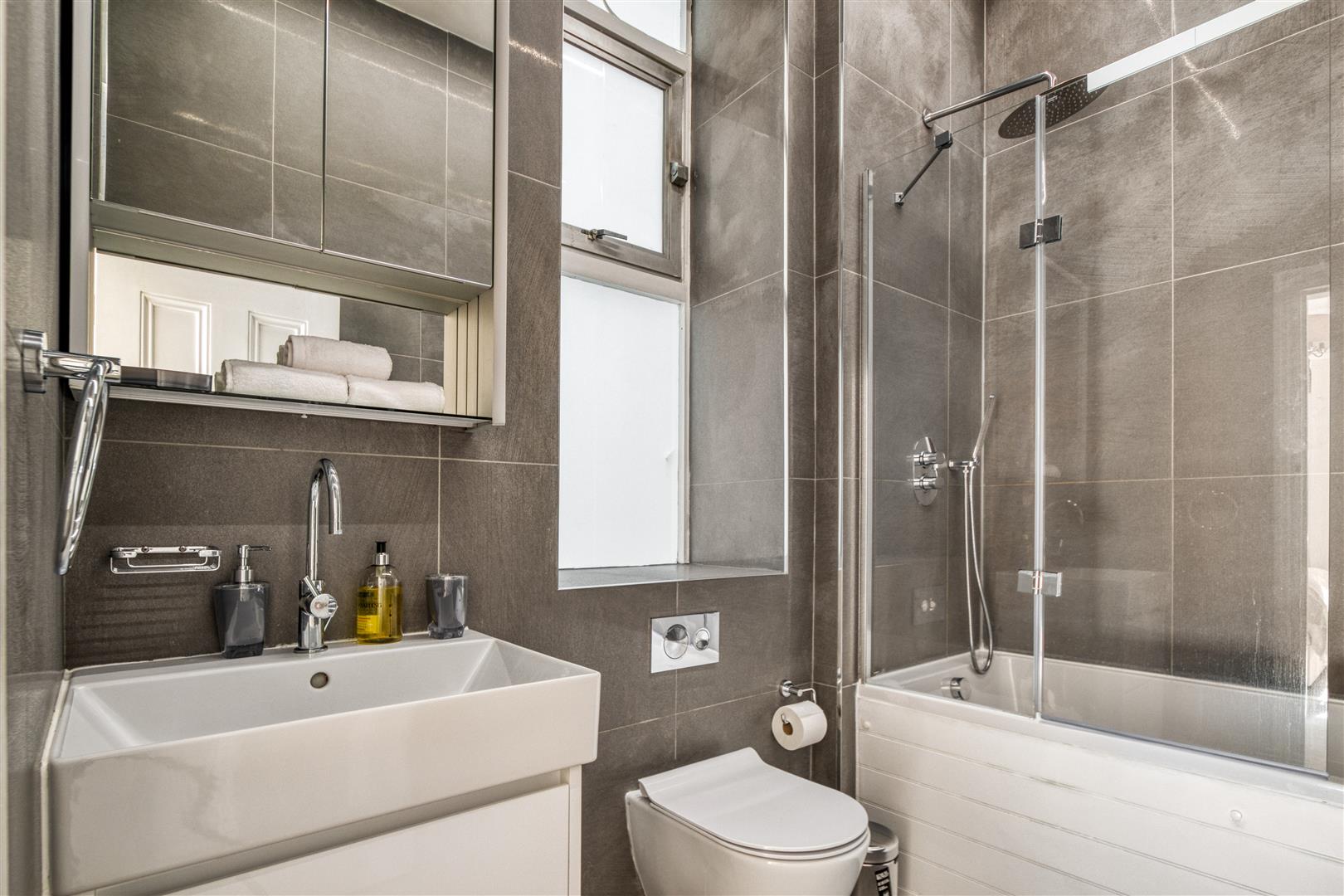 4 bed flat to rent in Kensington Court, London 29