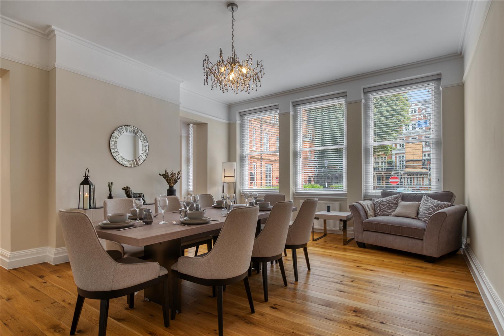 4 bed flat to rent in Kensington Court, London 9