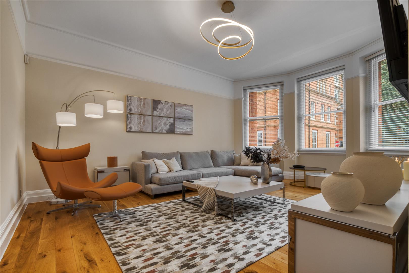 4 bed flat to rent in Kensington Court, London, W8 5