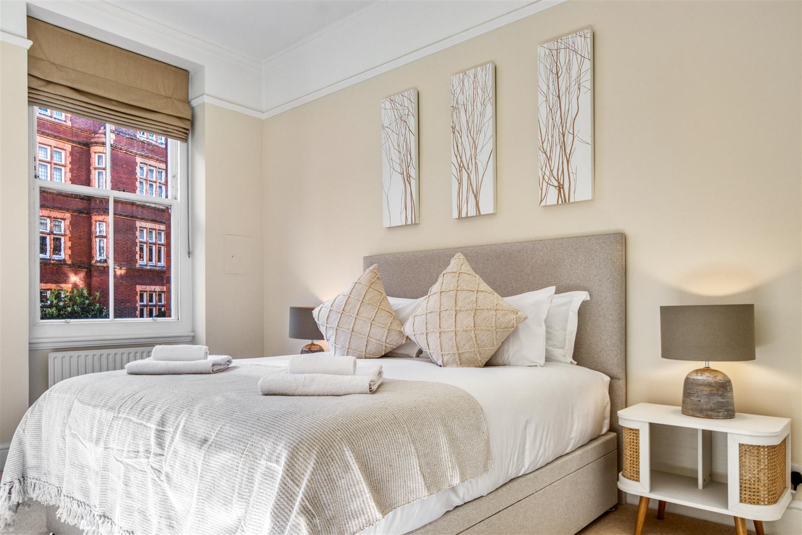 4 bed flat to rent in Kensington Court, London 34