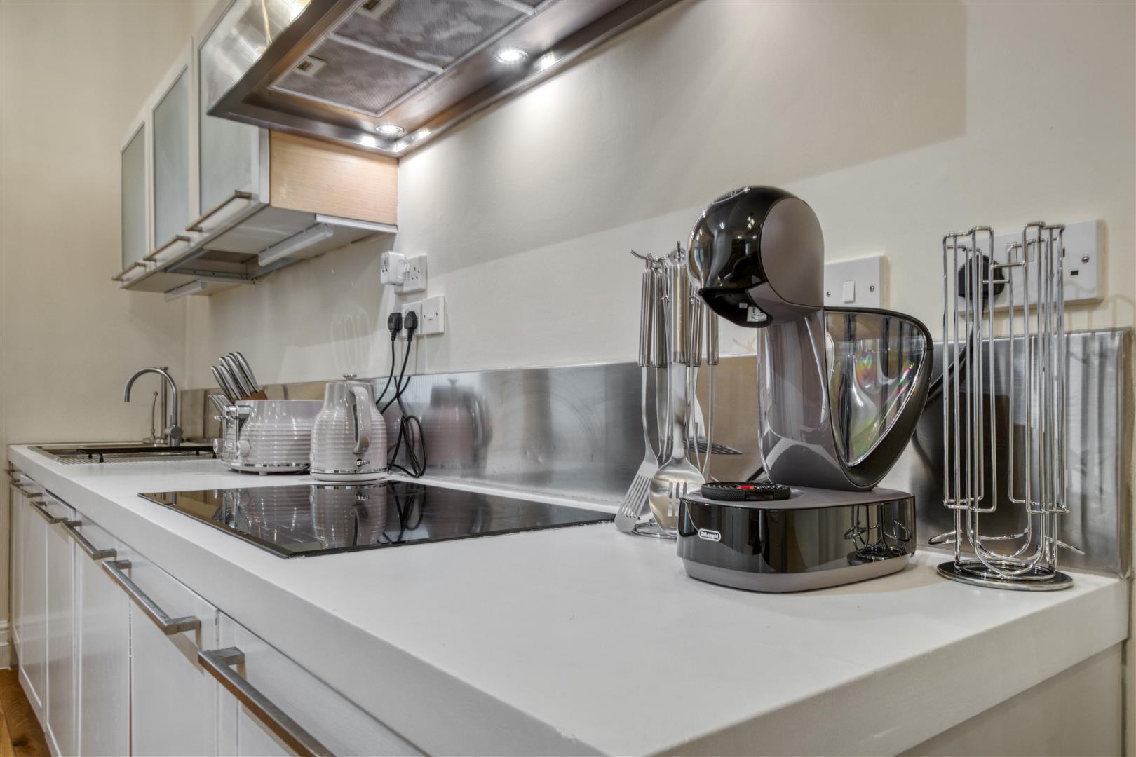 4 bed flat to rent in Kensington Court, London 55