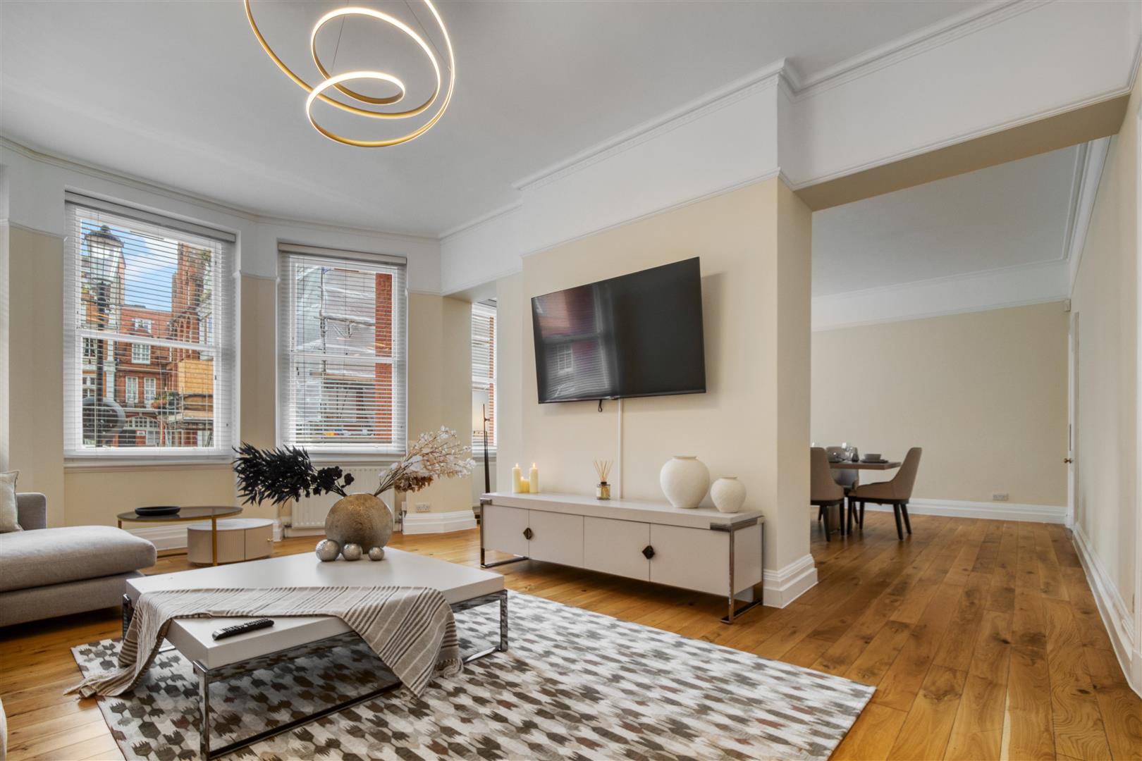 4 bed flat to rent in Kensington Court, London 6