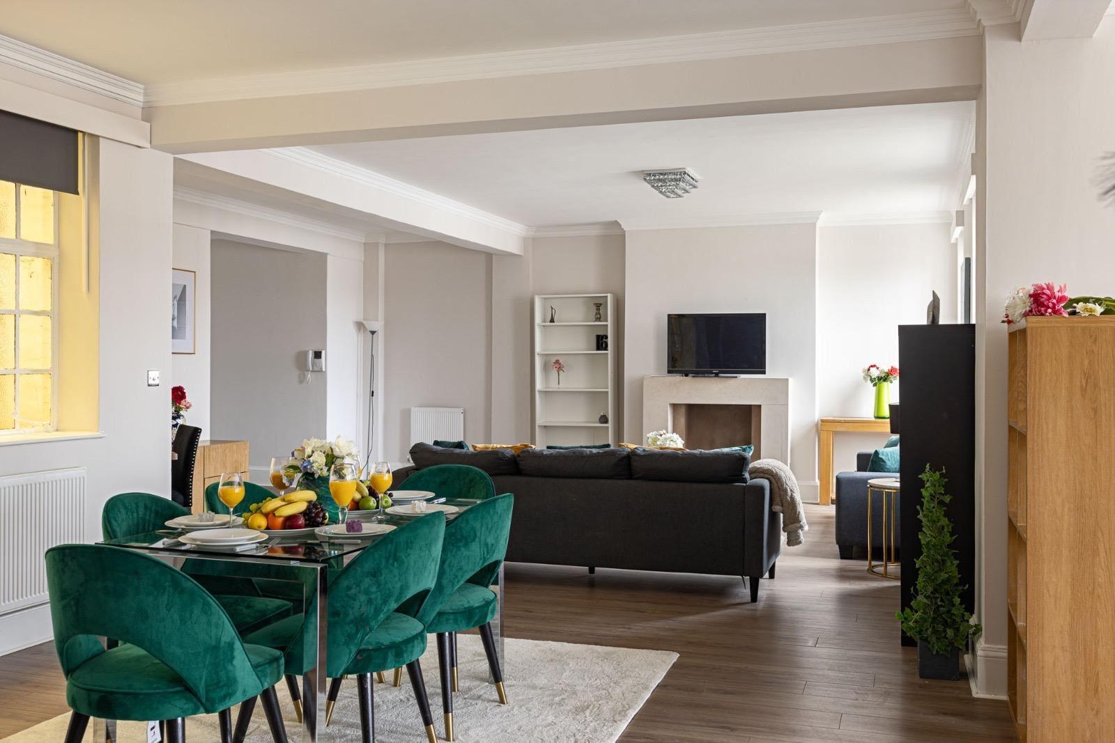 3 bed house to rent in Warwick Gardens, London 8