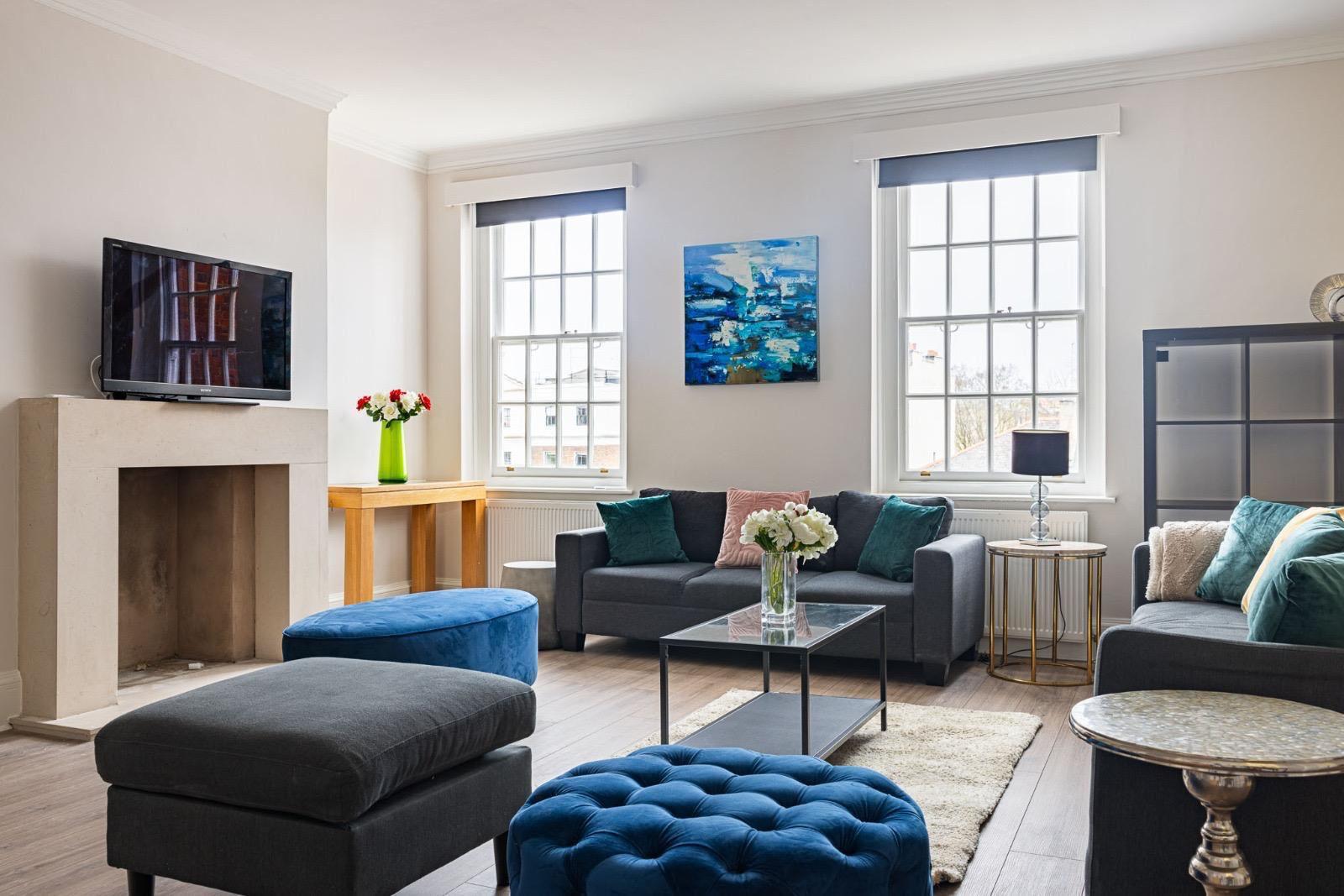 3 bed house to rent in Warwick Gardens, London 1