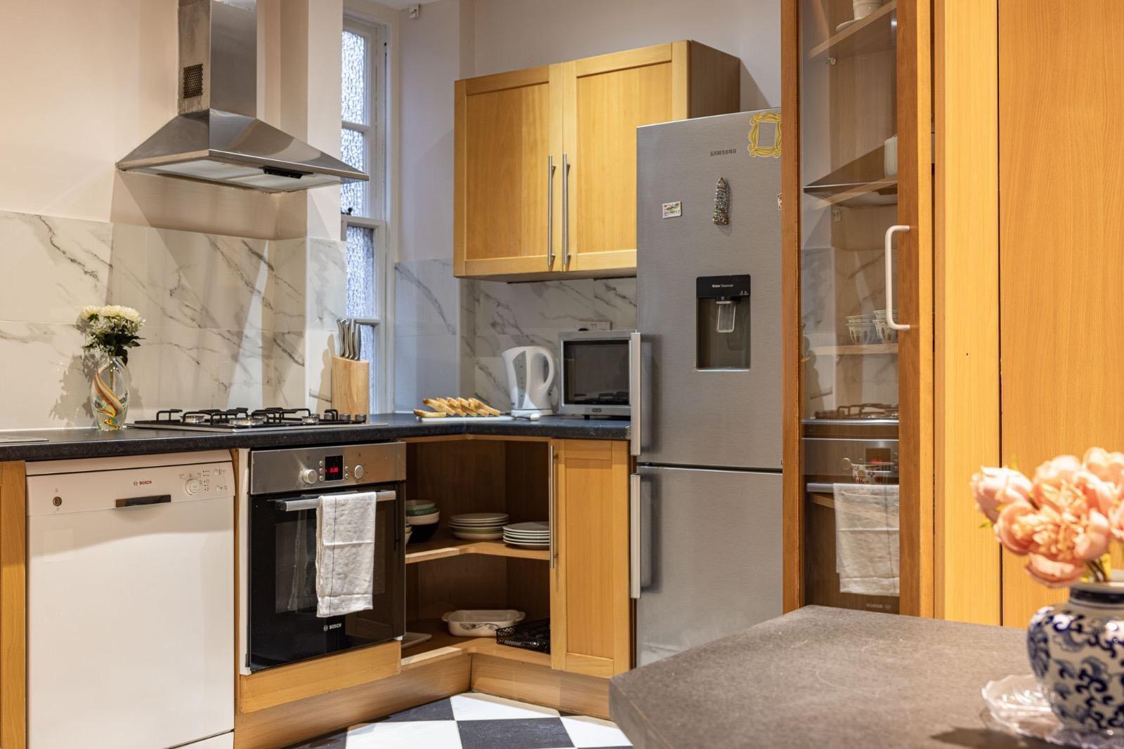 3 bed house to rent in Warwick Gardens, London 10