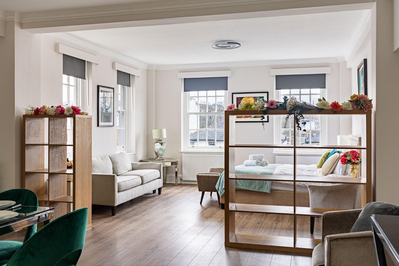 3 bed house to rent in Warwick Gardens, London 20