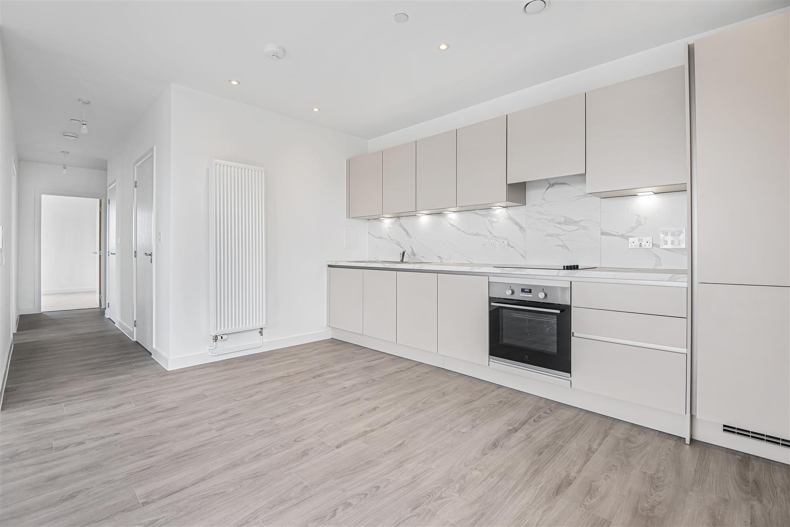 2 bed flat to rent in Pullman House, London 5