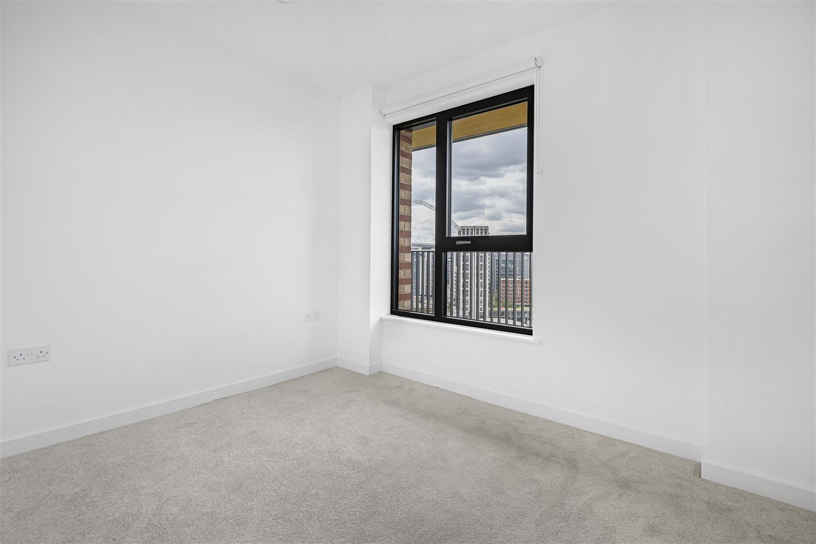 2 bed flat to rent in Pullman House, London 11