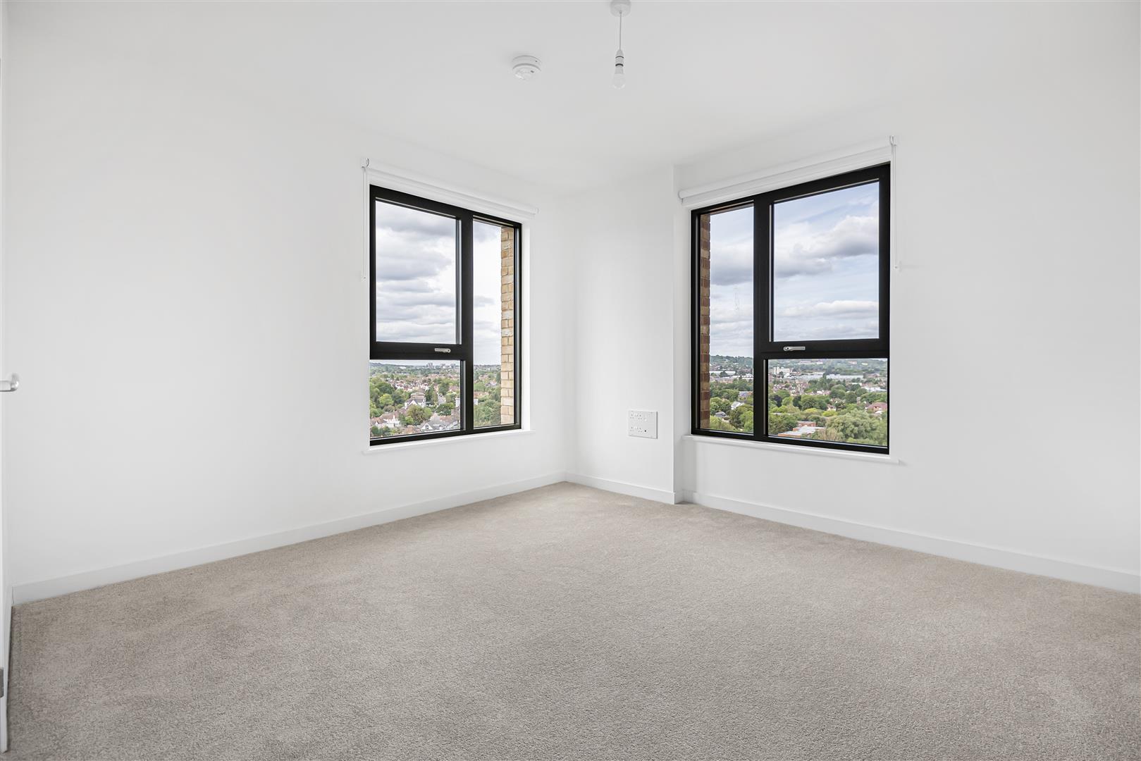 2 bed flat to rent in Pullman House, London 9