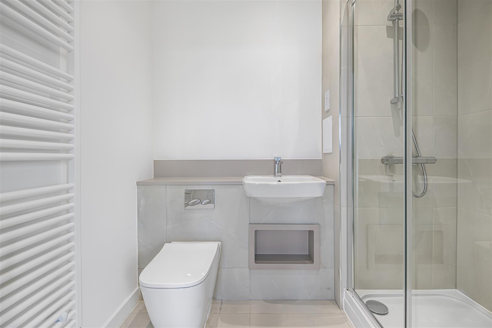 2 bed flat to rent in Pullman House, London 13