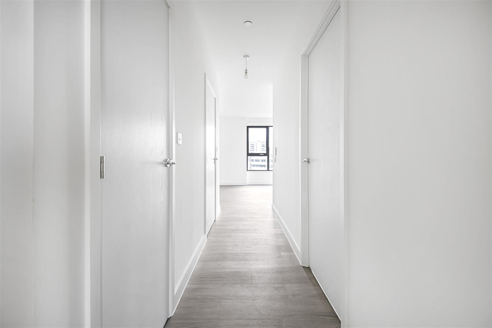 2 bed flat to rent in Pullman House, London 8