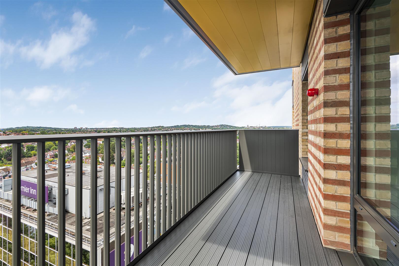 2 bed flat to rent in Pullman House, London 21