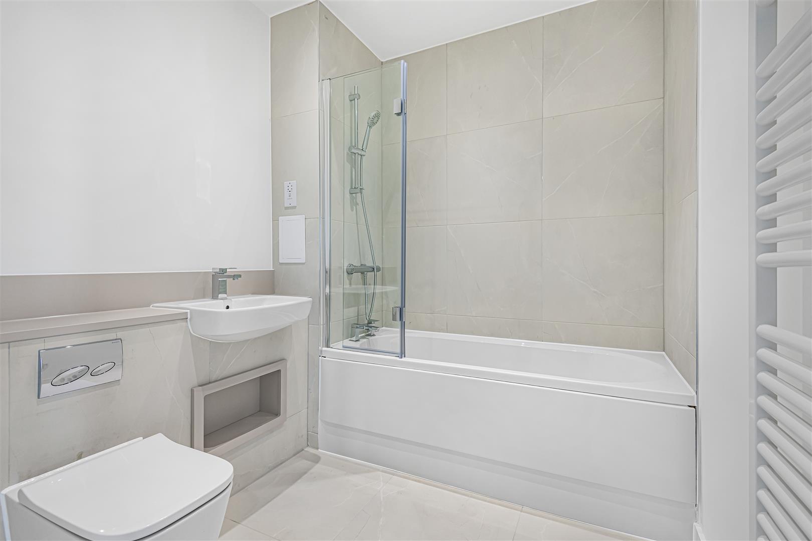 2 bed flat to rent in Pullman House, London 14