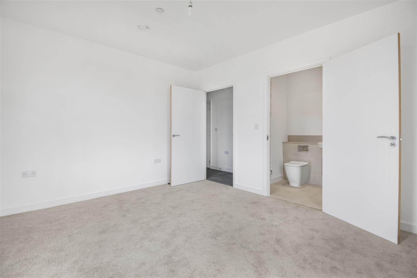 2 bed flat to rent in Pullman House, London 10