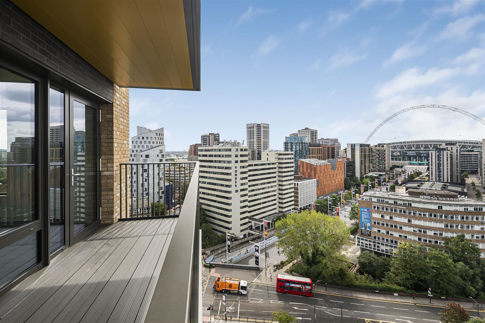 2 bed flat to rent in Pullman House, London 16