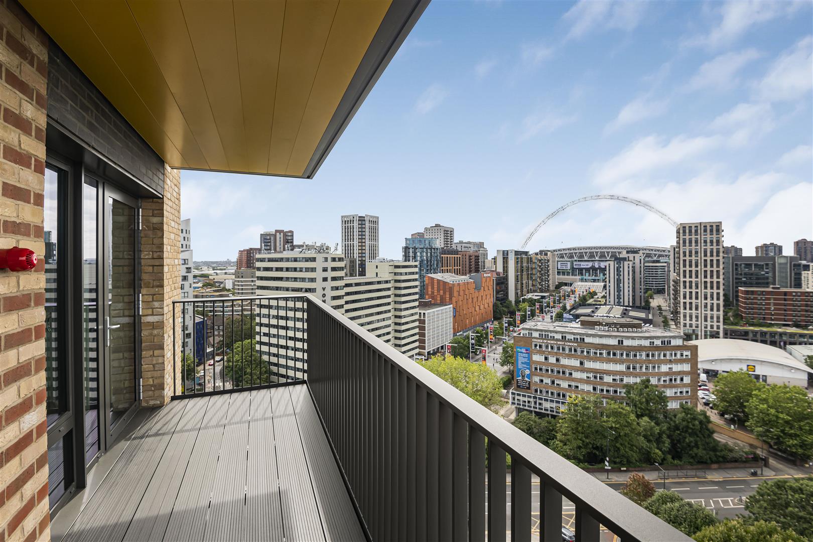 2 bed flat to rent in Pullman House, London 20