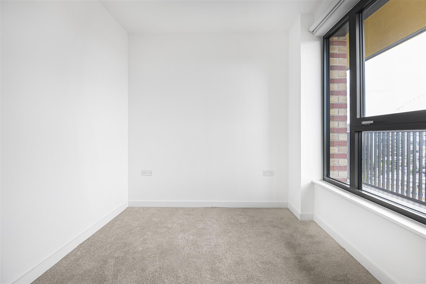 2 bed flat to rent in Pullman House, London 12