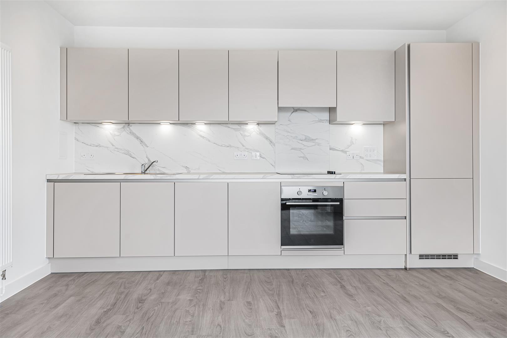 2 bed flat to rent in Pullman House, London 3