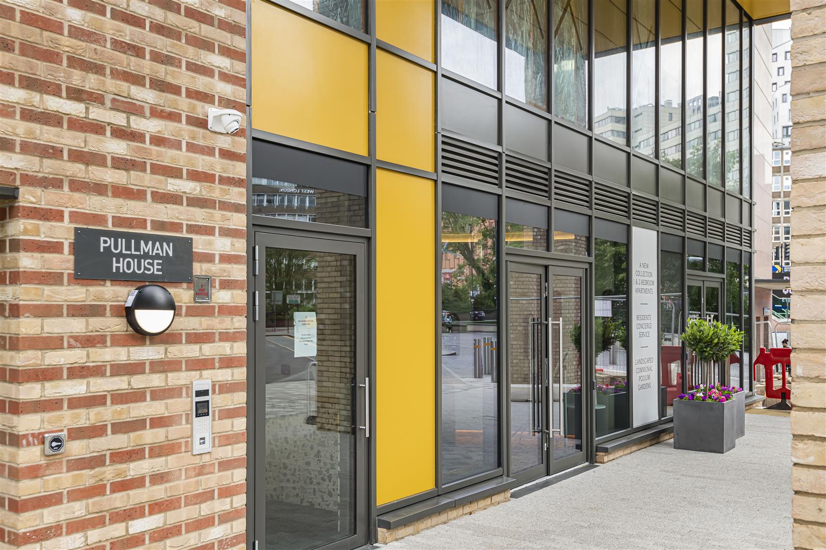 2 bed flat to rent in Pullman House, London 17