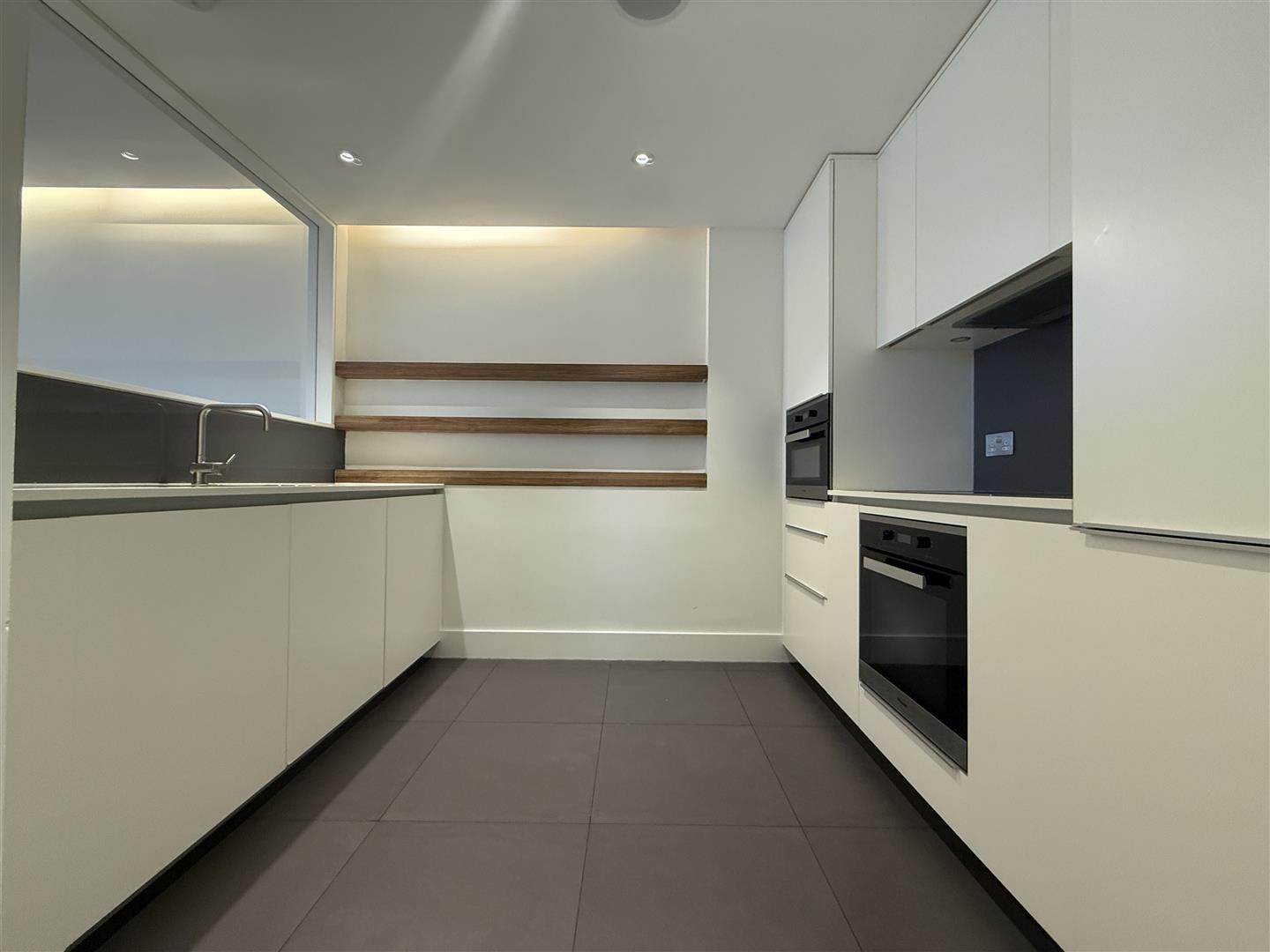 3 bed apartment to rent in Merchant Square, London 3