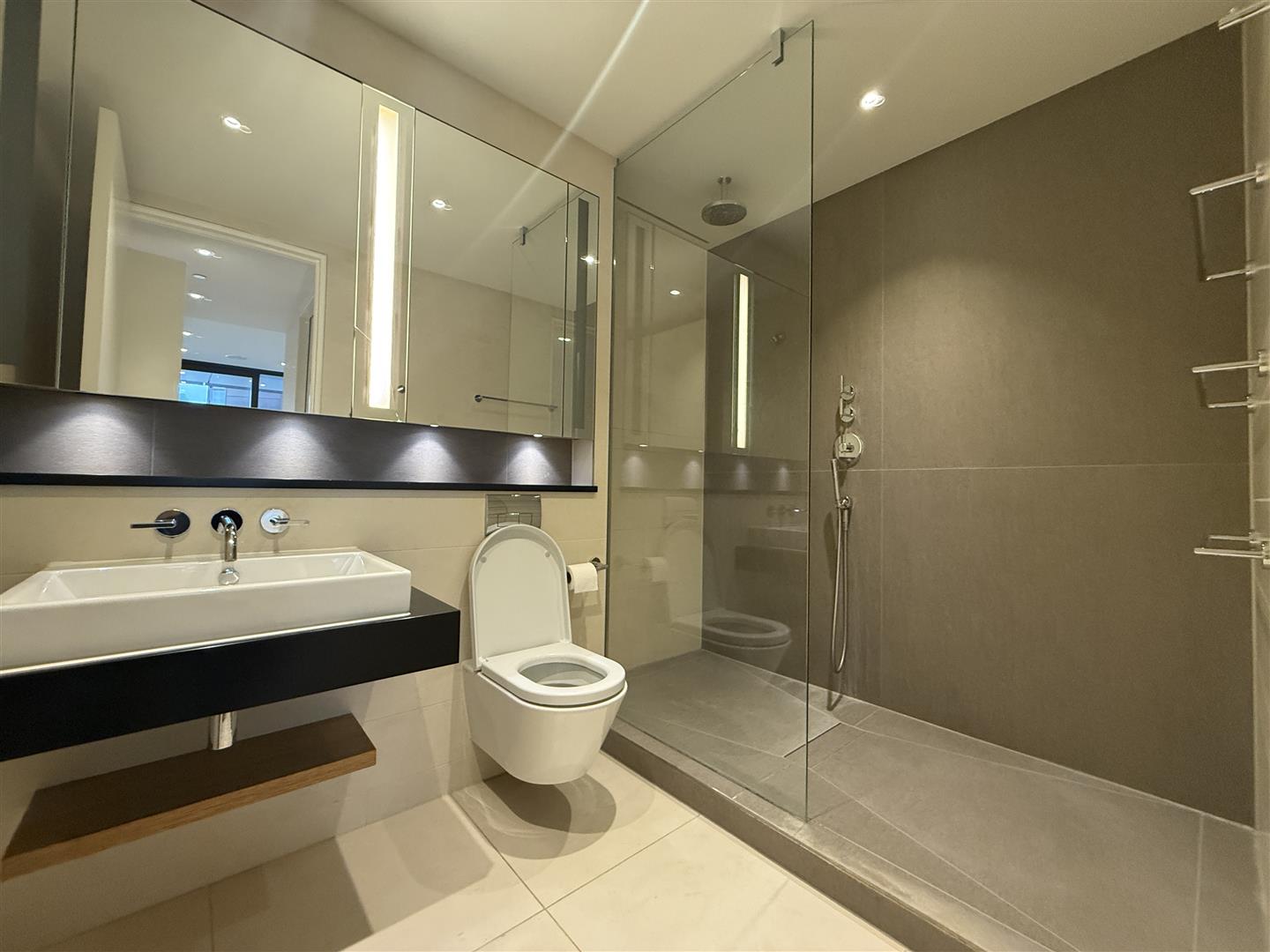 3 bed apartment to rent in Merchant Square, London 8