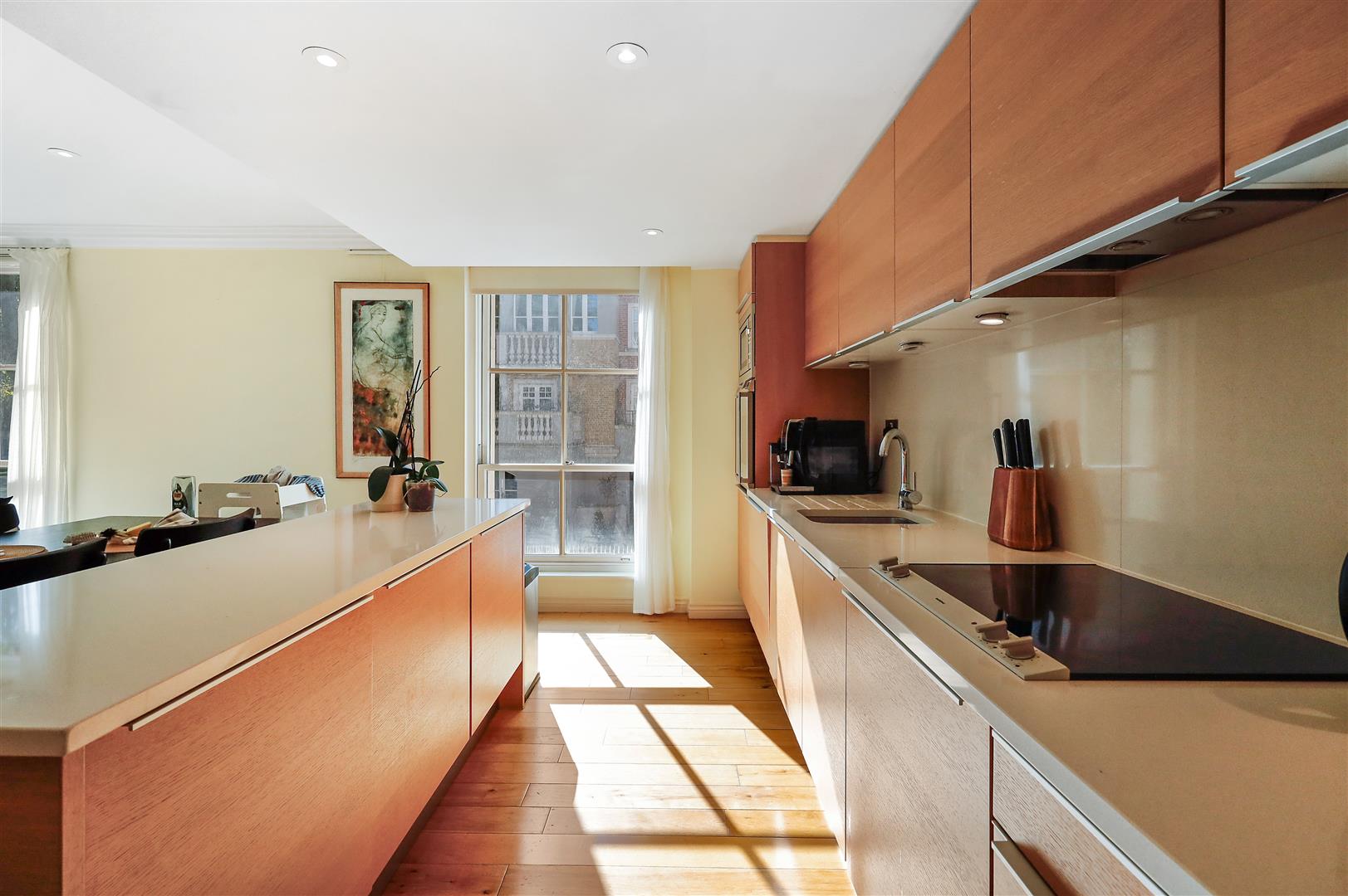 3 bed flat for sale in Vincent Square, London 16