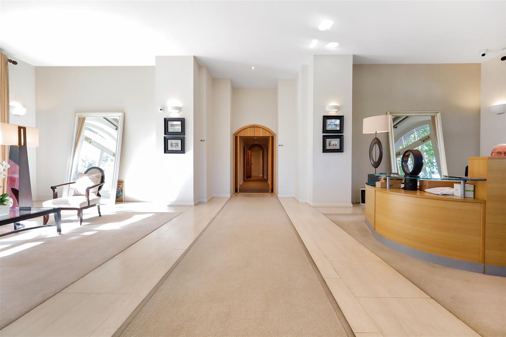 3 bed flat for sale in Vincent Square, London 18