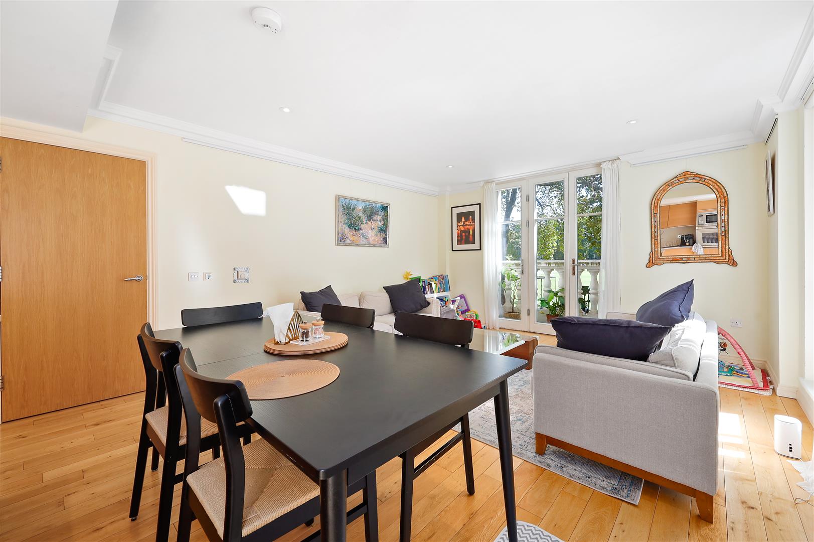 3 bed flat for sale in Vincent Square, London  - Property Image 3