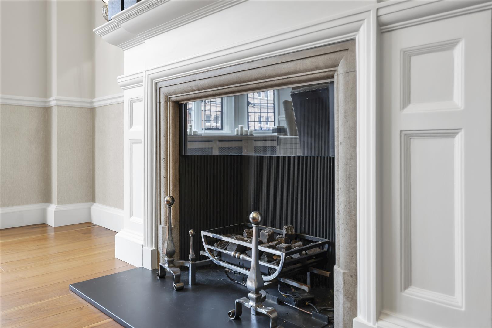 4 bed apartment to rent in Mount Street, London 14