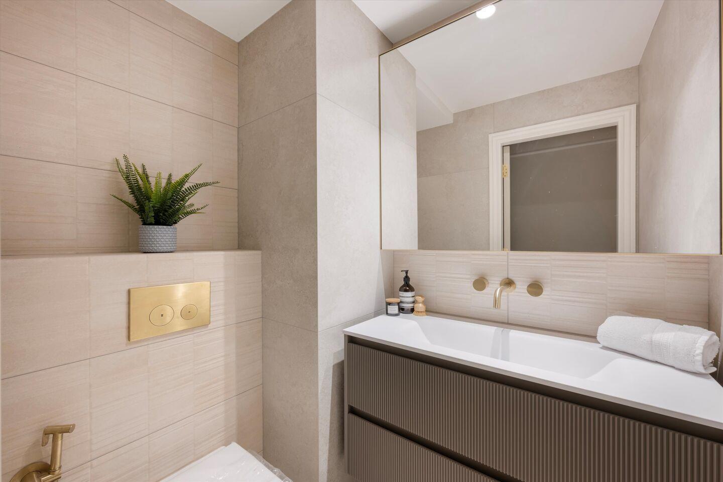 2 bed house to rent in The Water Gardens, London 5