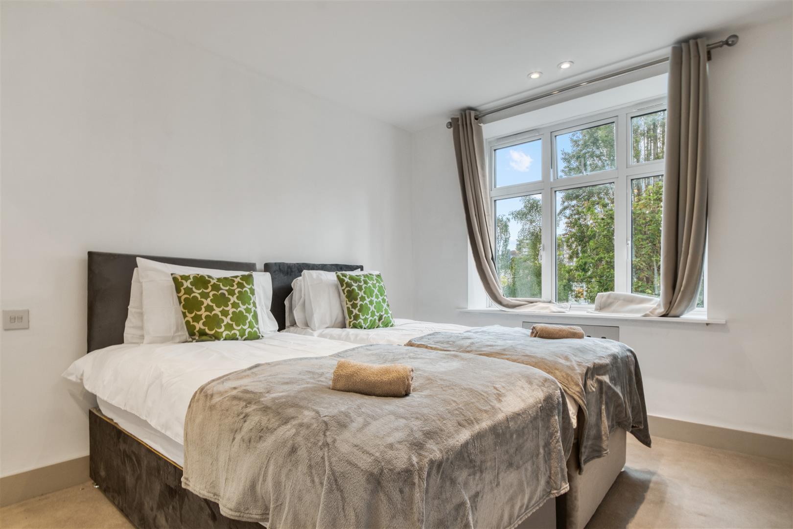 2 bed house to rent in Hall Road, London 12