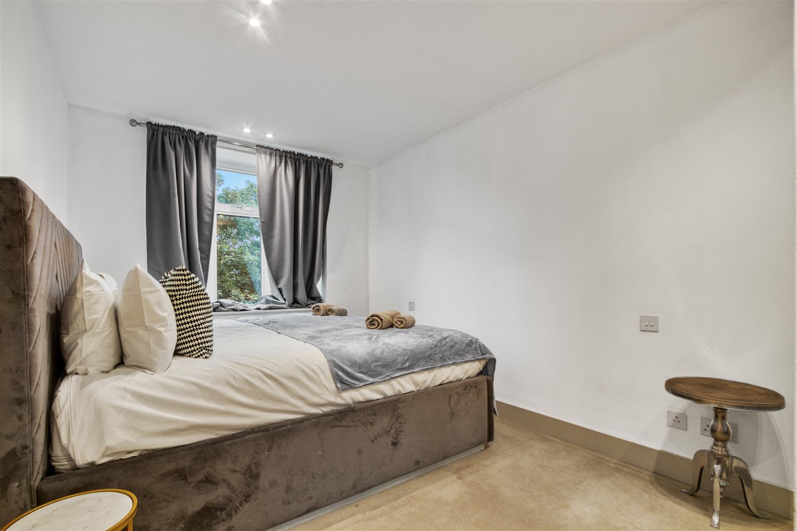 2 bed house to rent in Hall Road, London 15