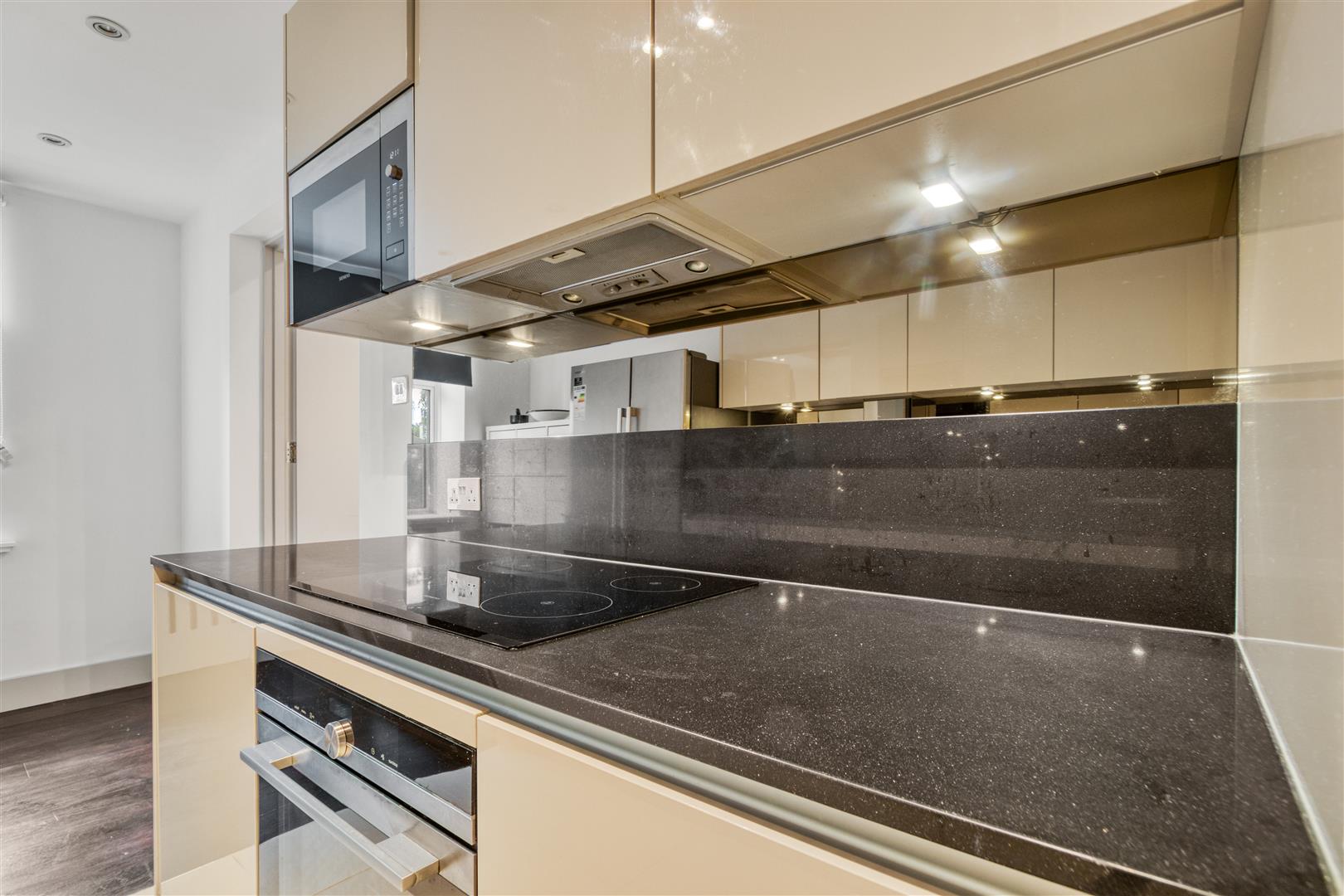 2 bed house to rent in Hall Road, London  - Property Image 12