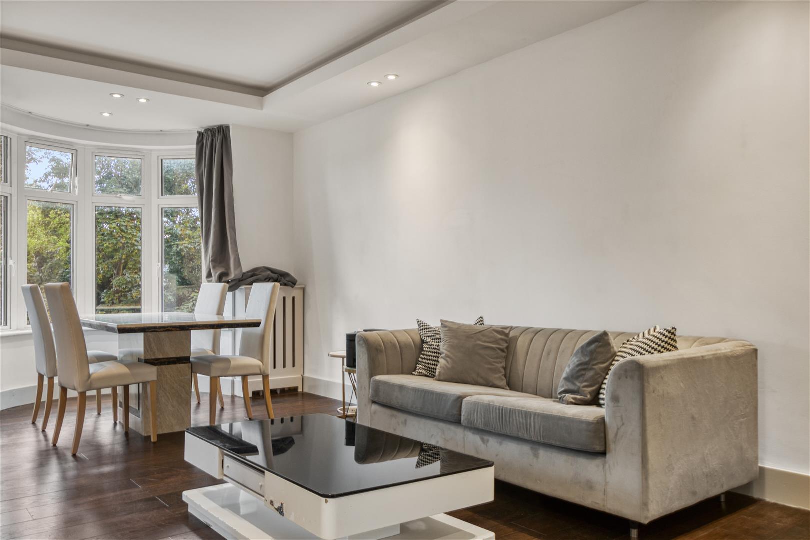 2 bed house to rent in Hall Road, London 3